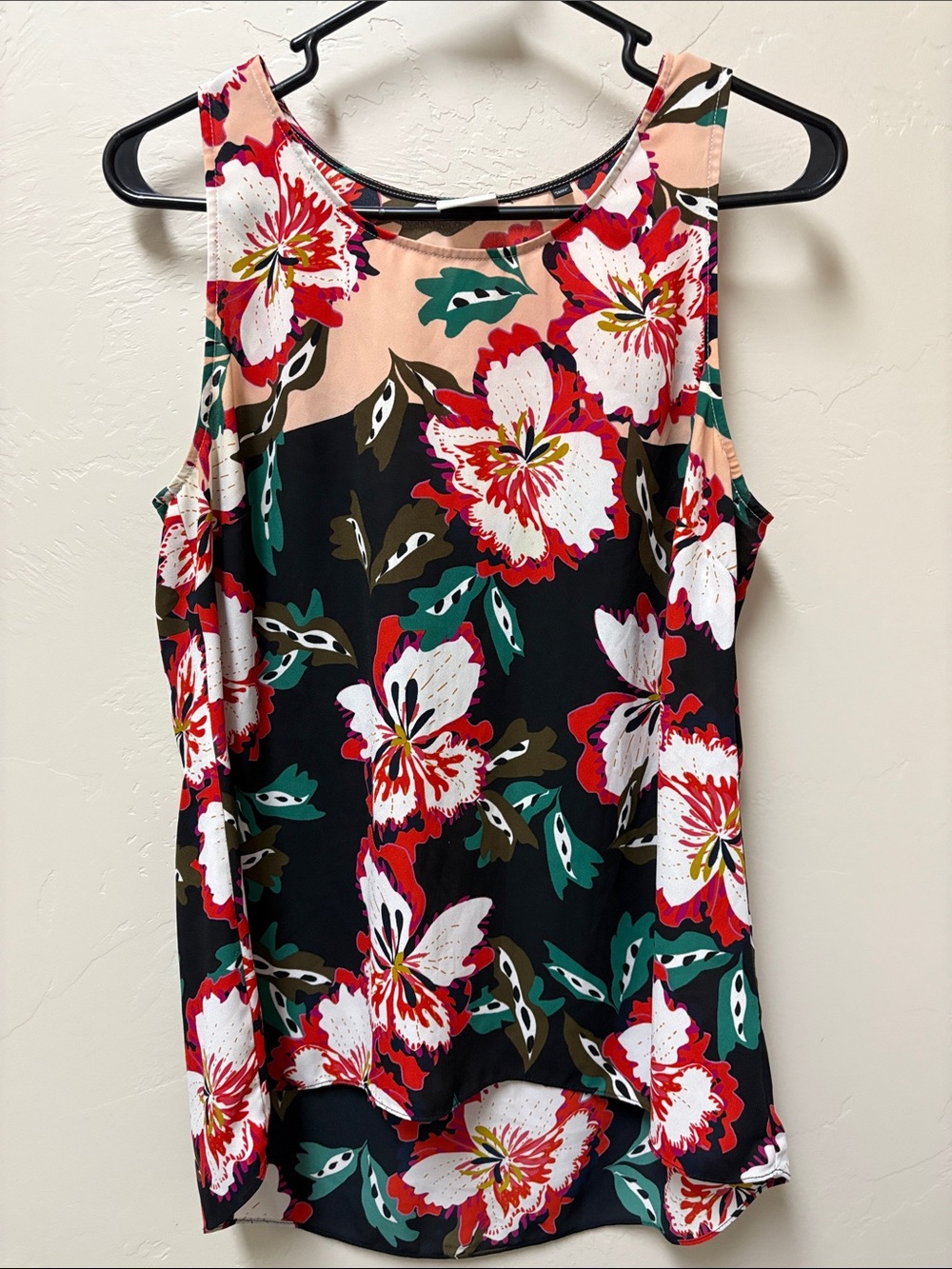 Cabi sleeveless hi-lo top, med